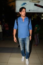 Zayed Khan snapped at airport on 28th Oct 2015